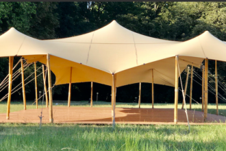 Pack prêt-à-monter : toile  de tente nomade 550gr supérieure Sable 5x5m, mâts en Bambou